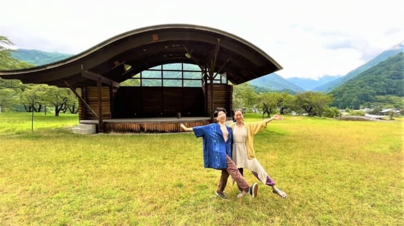 大鹿村大西公園野外ステージと赤石岳 石川かおりとゲストのCHIEMI